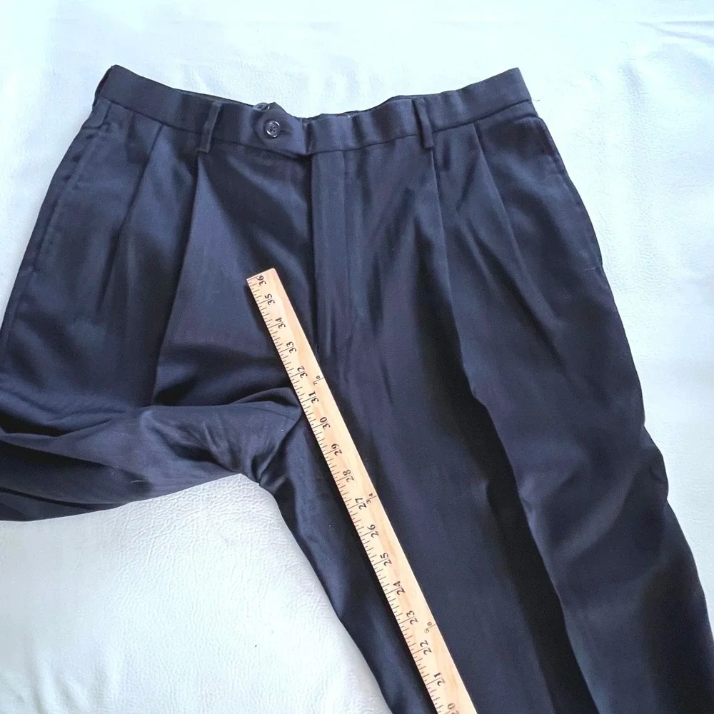 Jos A Bank Signature Collection Suit 42R 36W Navy Blue Wool Subtle Pinstripe